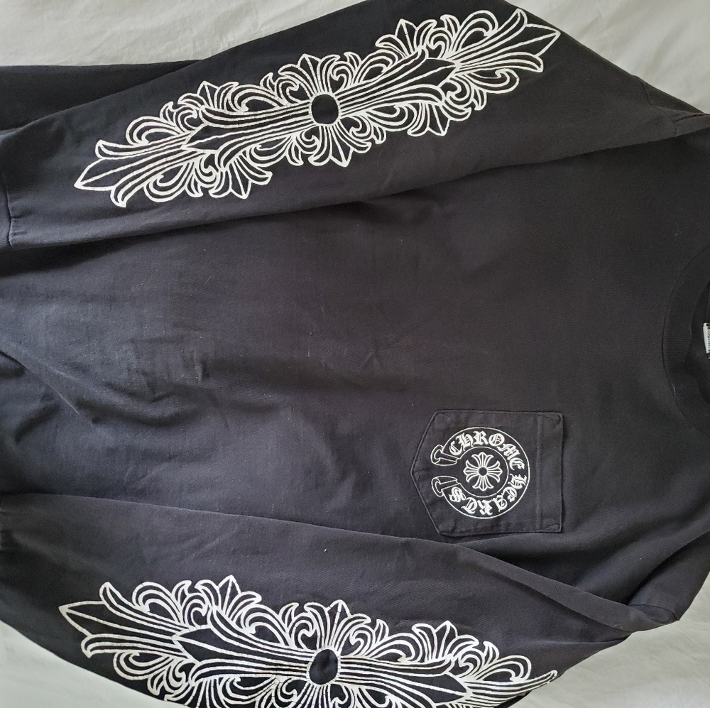 ℂ𝕙𝕣𝕠𝕞𝕖 𝕙𝕖𝕒𝕣𝕥𝕤 Paris long sleeve tshirt